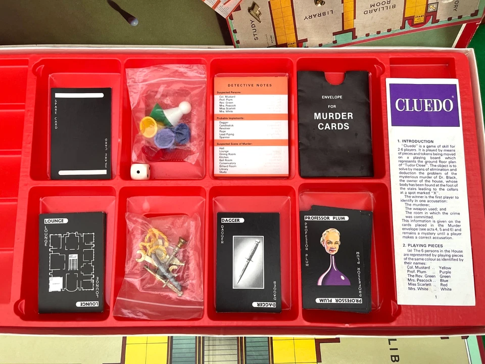 Cluedo Vintage Board Game Contents in Excellent Condition 100% Complete 1990 - Image 2 of 4