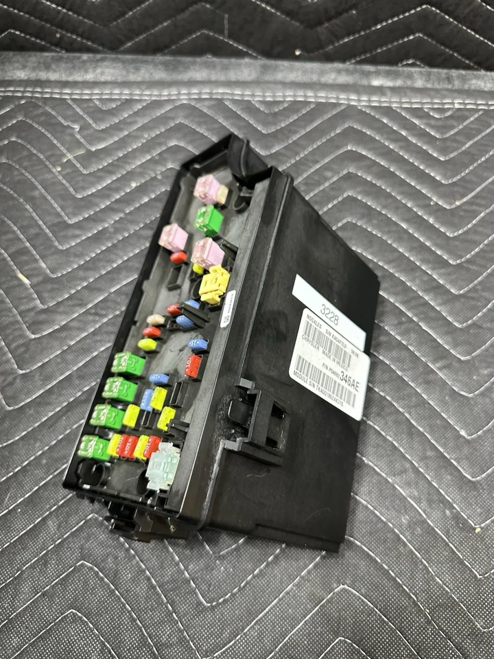 Dodge Avenger Chrysler 200 2011-2014 caja de fusibles módulo de control de carrocería P04692346AE Foto 4 de 4