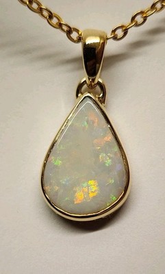 Solid 10K Yellow Gold Natural  Australian Opal Pendant 1.75 Grams