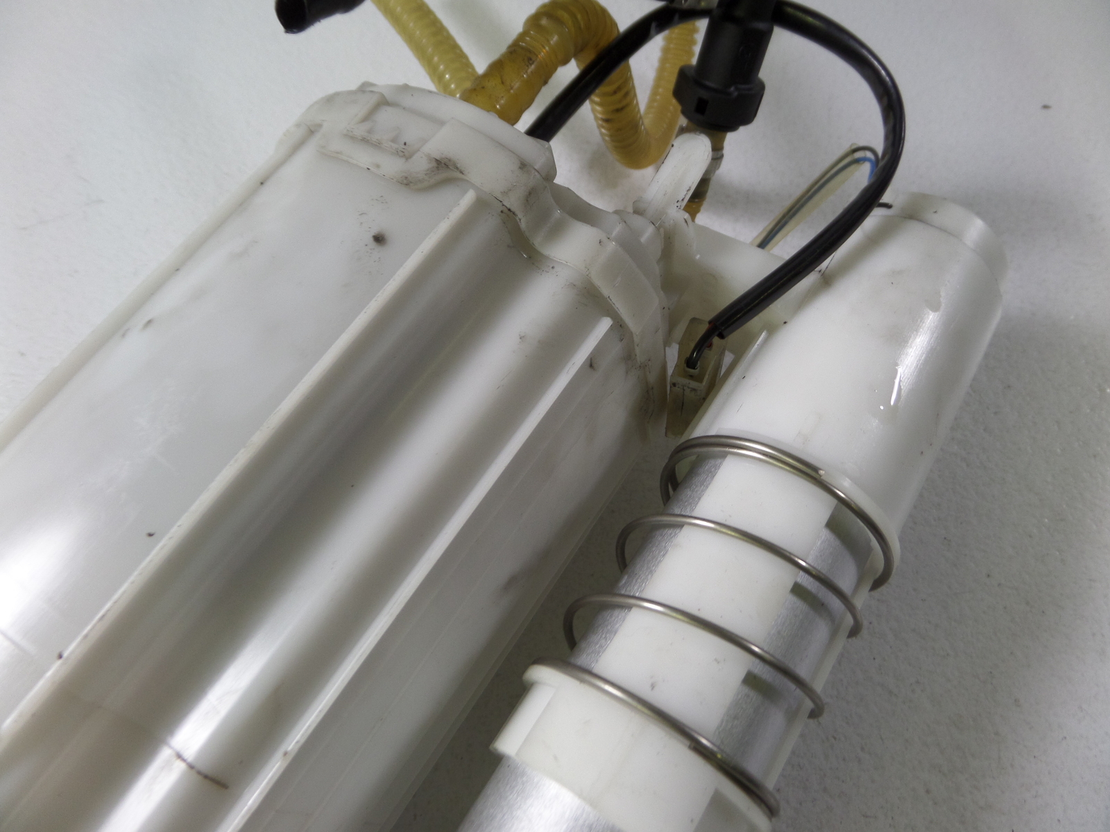 06-13 Bentley Continental Flying Spur Right Fuel Pump & Level Sender 10K MILES 