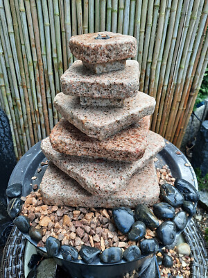 Gartenbrunnen Pyramide als Eingrabebrunnen mit  LED