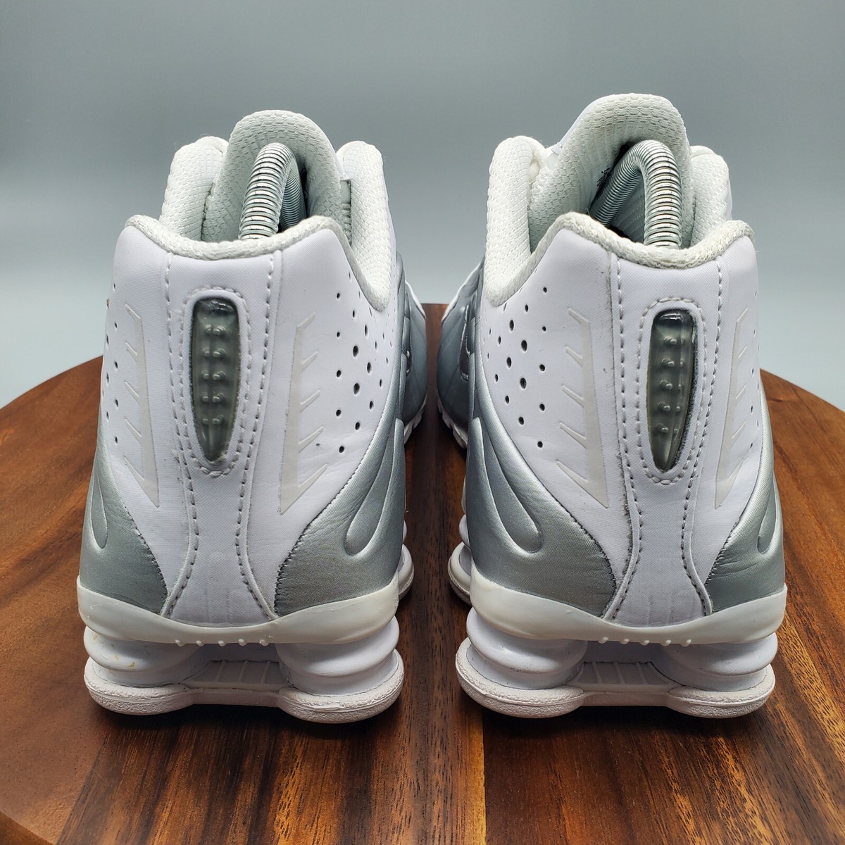 Nike Shox R4 Shoes Men's 9 White Metallic Silver 2019 Nike Shox R4 Shoes Men's 9 White Metallic Silver 2019