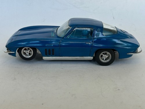 Revell Corvette Sting Ray Coupe (Blue) 1/24 scale slot car - Picture 3 of 7
