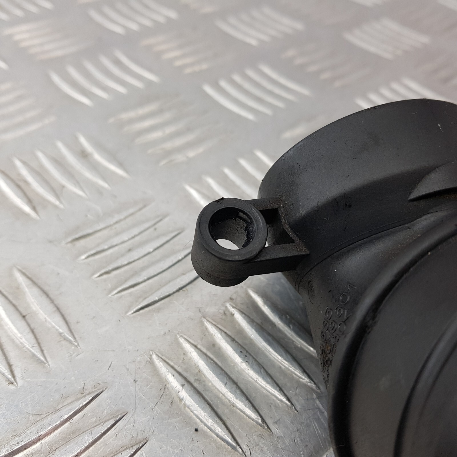 AUDI A3 MK2 2.0 DIESEL AIR INTAKE PIPE HOSE 2008 TO 2010 3C0129635 thumbnail 4