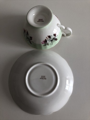 Bone China England Green Mint White Roses Tea Cup Saucer Pre Owned - Picture 7 of 12