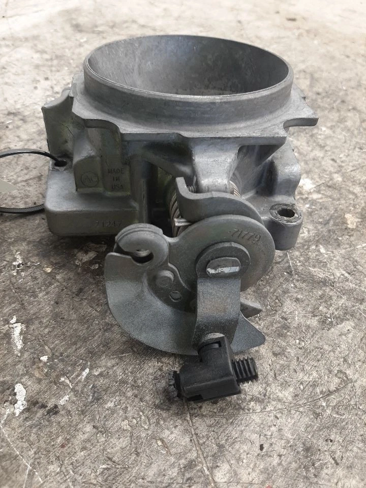 2001-2007 CHEVY EXPRESS 1500 VAN Throttle Body Valve Assembly 4.3L ID 12595276 - Image 3 of 4