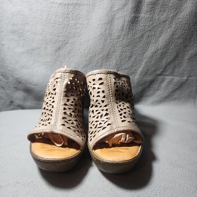 Born Wedge Laser Cut Sandals Shoes Taupe Women's Size 11M Leather 3.5'' Heel