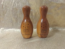 Wood Bowling Pins Salt And Pepper Shakers Mount Vernon VA Vintage Souvenir MCM 