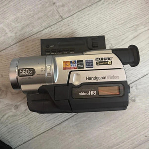 Sony Handycam Vision CCD-TRV208E Hi8 Camcorder 20x/560x LCD Light S-Video