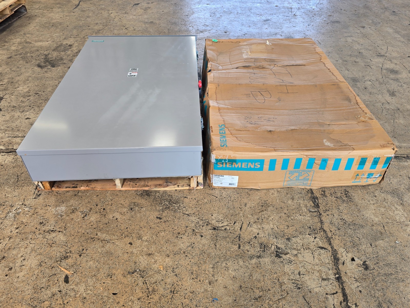 Siemens HF368R Heavy-Duty Safety Switch,Type 3R, 1200A,New In Box! MAKE OFFER!