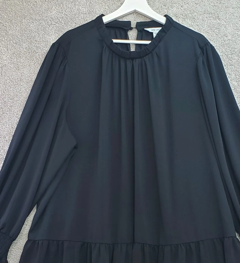 Vestido Nine West en capas para mujer 3X Plus negro plisado puño ajustado ojo de cerradura trasero Foto 3 de 4