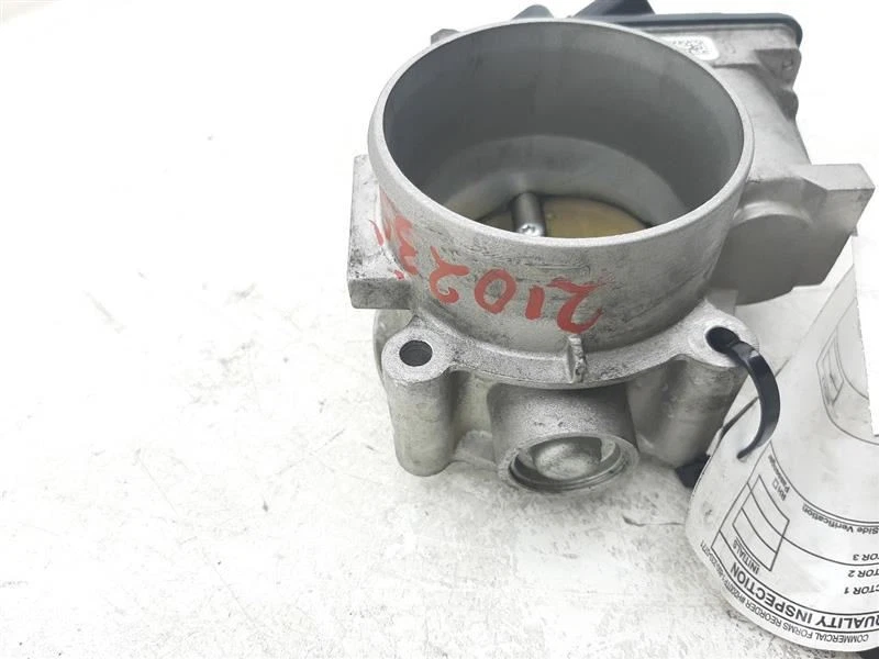 Cuerpo del acelerador 3,5 L 2009-2012 Ford Flex OEM 7T4Z9E926FA Foto 2 de 4