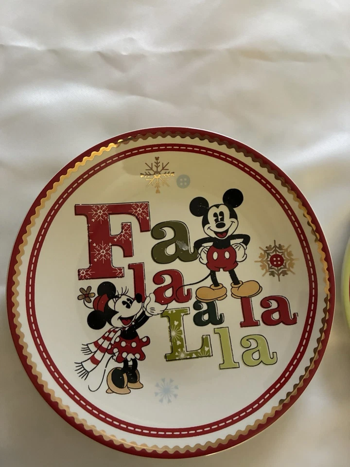 Juego de 4 platos de canapé de Navidad Disney Store Mickey Minnie Goofy Donald 6,5" Foto 2 de 4