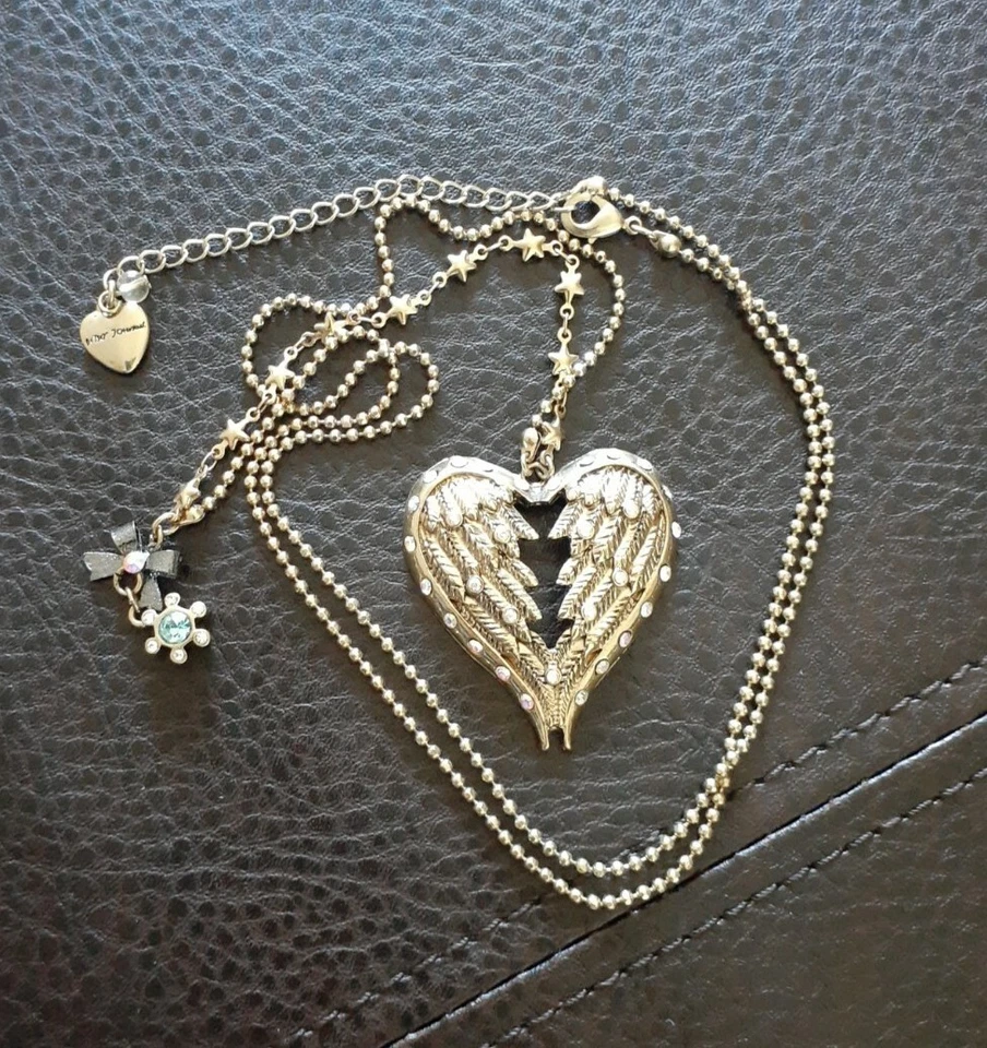 Betsey Johnson Alas de Ángel en Corazón AB Cristales Colgante 32" Collar de Cadena Foto 3 de 4