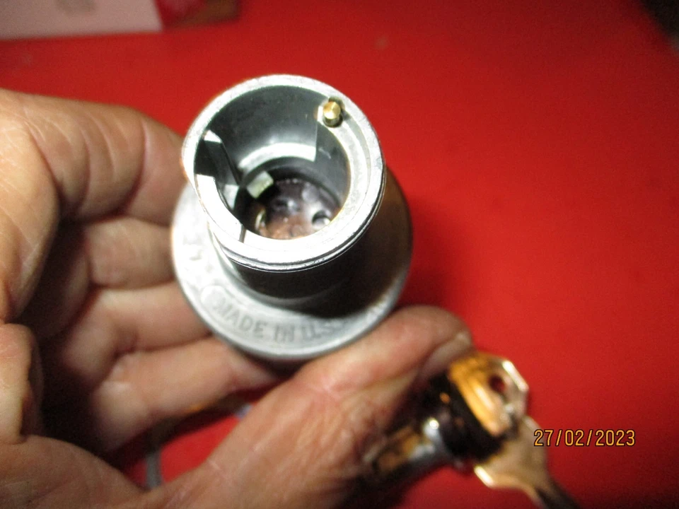 BUICK RIVIERA-ELECTRA-WILDCAT-LESABRE-ESPECIAL 1961-1963 -ENCENDIDO-INTERRUPTOR Y LLAVE Foto 2 de 4