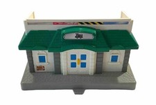GEOTRAX TRACKTOWN RAILWAY TRAIN DEPOT REMOTE CONTROL DOCKING STATION GREEN WHITE
