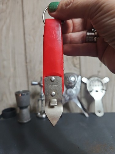 MR BARTENDER BAR ITEMS: Lotto di 6: frusta, jigger, apriscatole, spremiagrumi, cucchiaio vintage - Foto 6 di 24