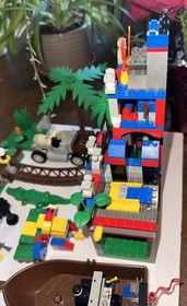 LEGO Adventurers Jungle Amazon Ancient Ruins 5986 Most of the Parts w/Sun Disk