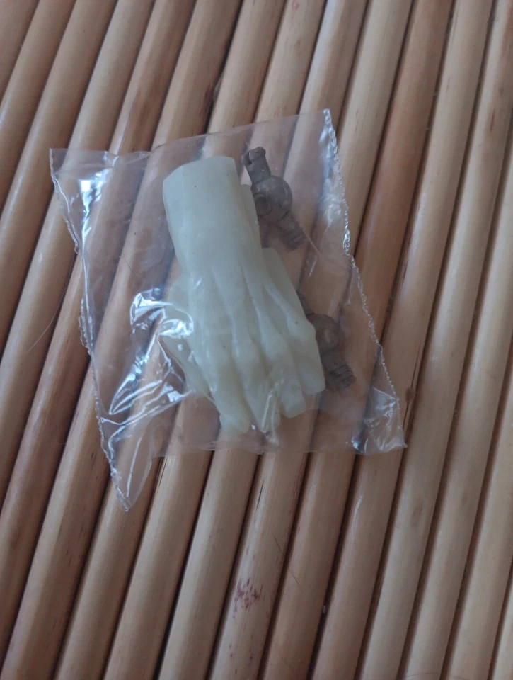 3A ThreeA Adventure Kartel TommyRed 1/6 人偶 Ashley Wood Zombie 仅手 — 第 2/3 张图片