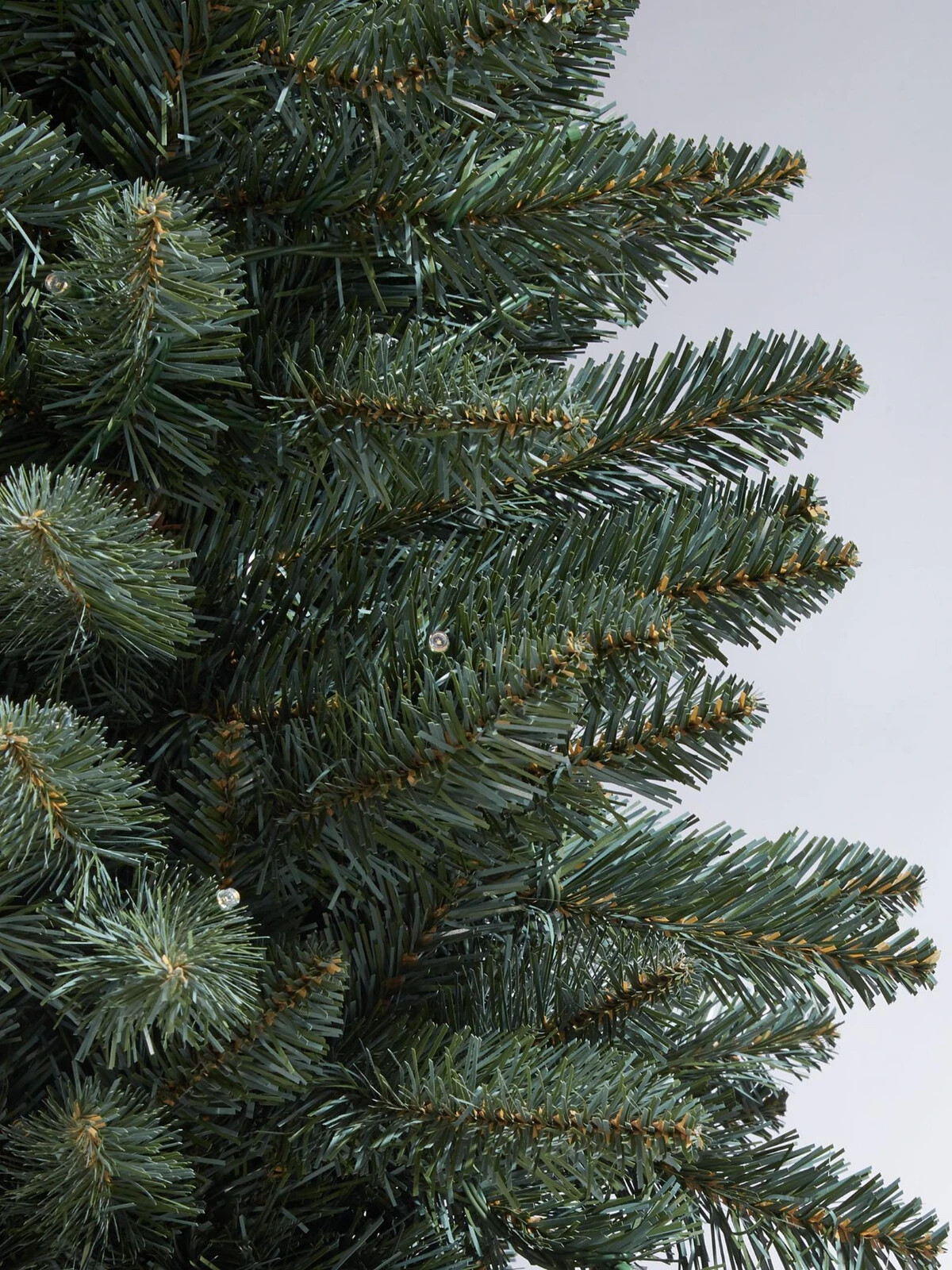 6ft PreLit Ozark green/Blue Spruce Slim Christmas Tree 200 Warm White