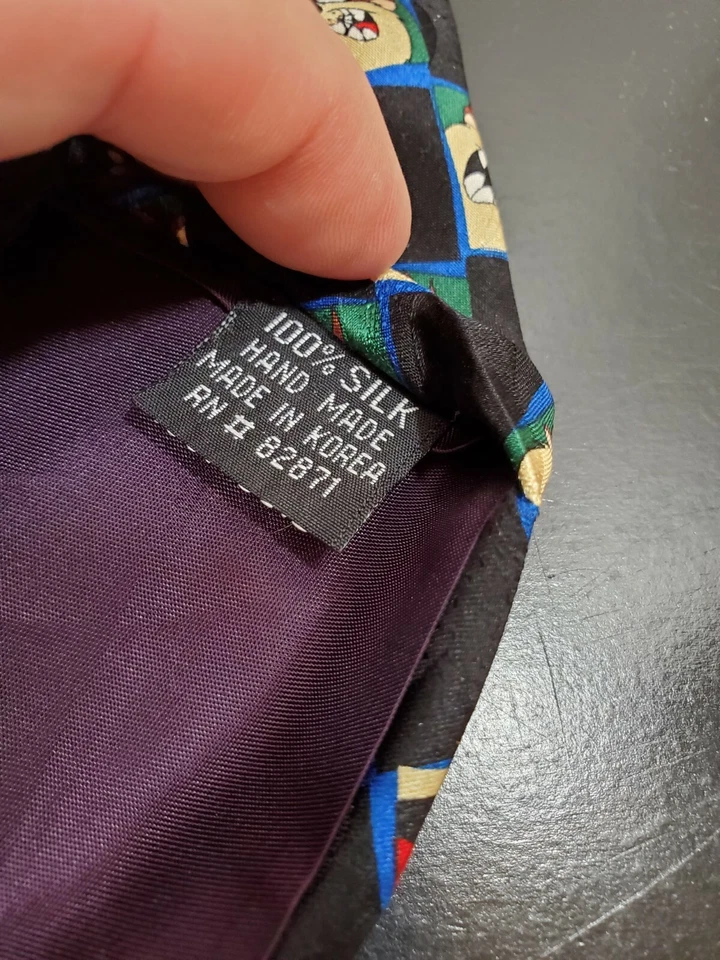 Vintage 1998 Warner Brothers Studio Store Tasmanian Devil necktie - 100% Silk - Image 4 of 4