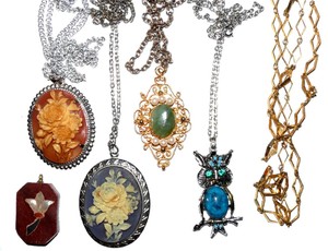 Vintage-Jewelry-Costume-Lot-Necklaces-Faux-Cameos-Owl-Silver-Tone-Gold-Tone-Jade