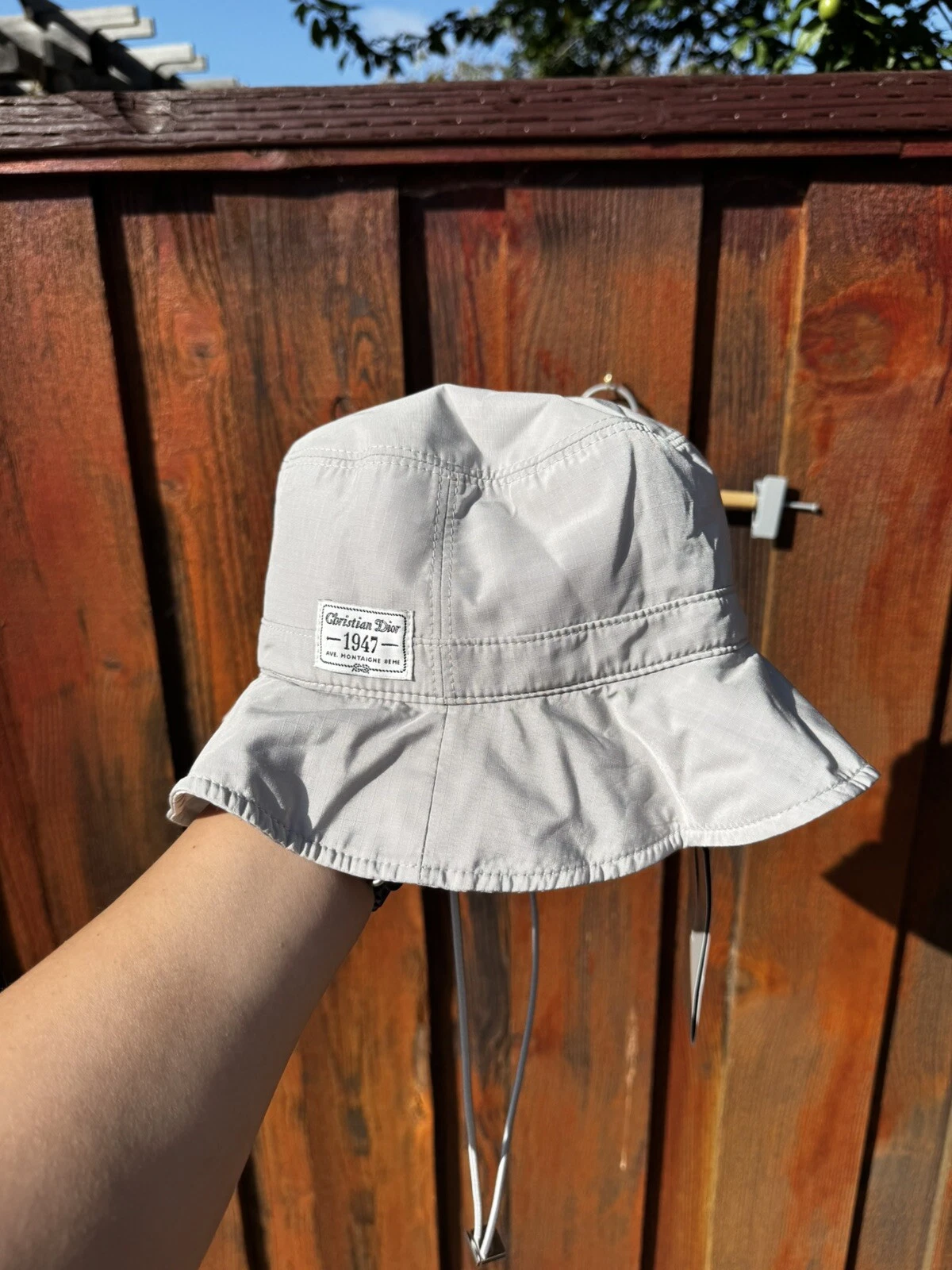 Chapeau seau beige Dior taille moyenne neuf avec étiquette au détail