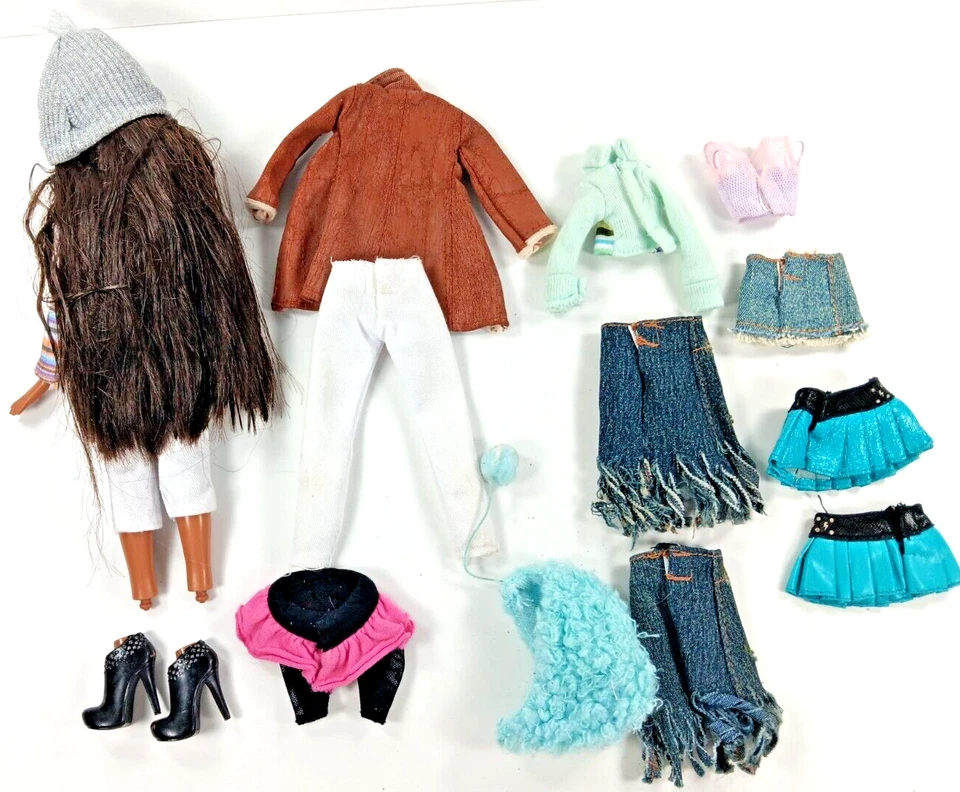 Bratz Sasha Lote Antiguo 15 Pantalones Chaqueta Faldas Top 1pr Zapatos Sombreros Muñeca 20 Años Foto 3 de 4