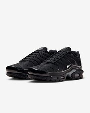 nike tn triple black reflective