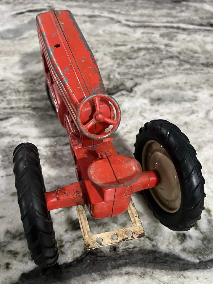 Tru Scale 1:16 Scale Red Tractor Farm Toy Vintage USA Narrow Front - Image 4 of 4