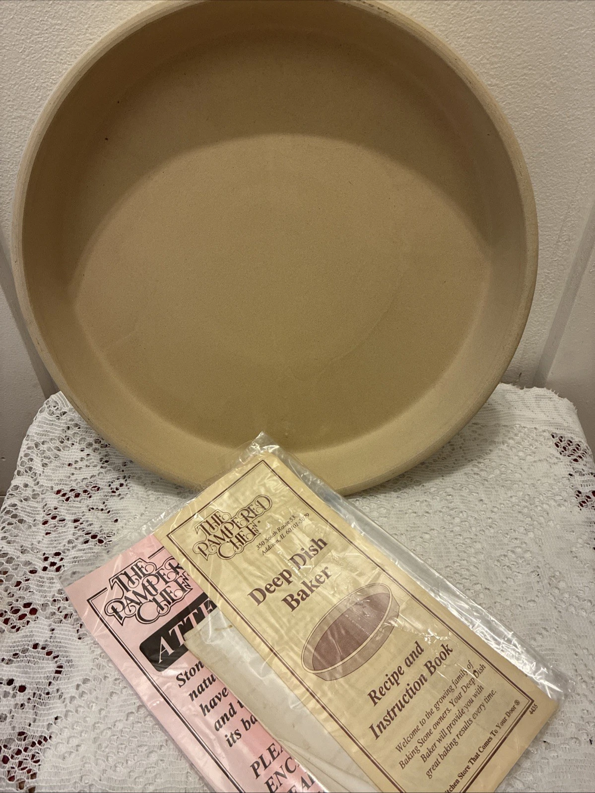 Original Pampered Chef Deep Dish Baker Stoneware #3615 11” & Recipe Book