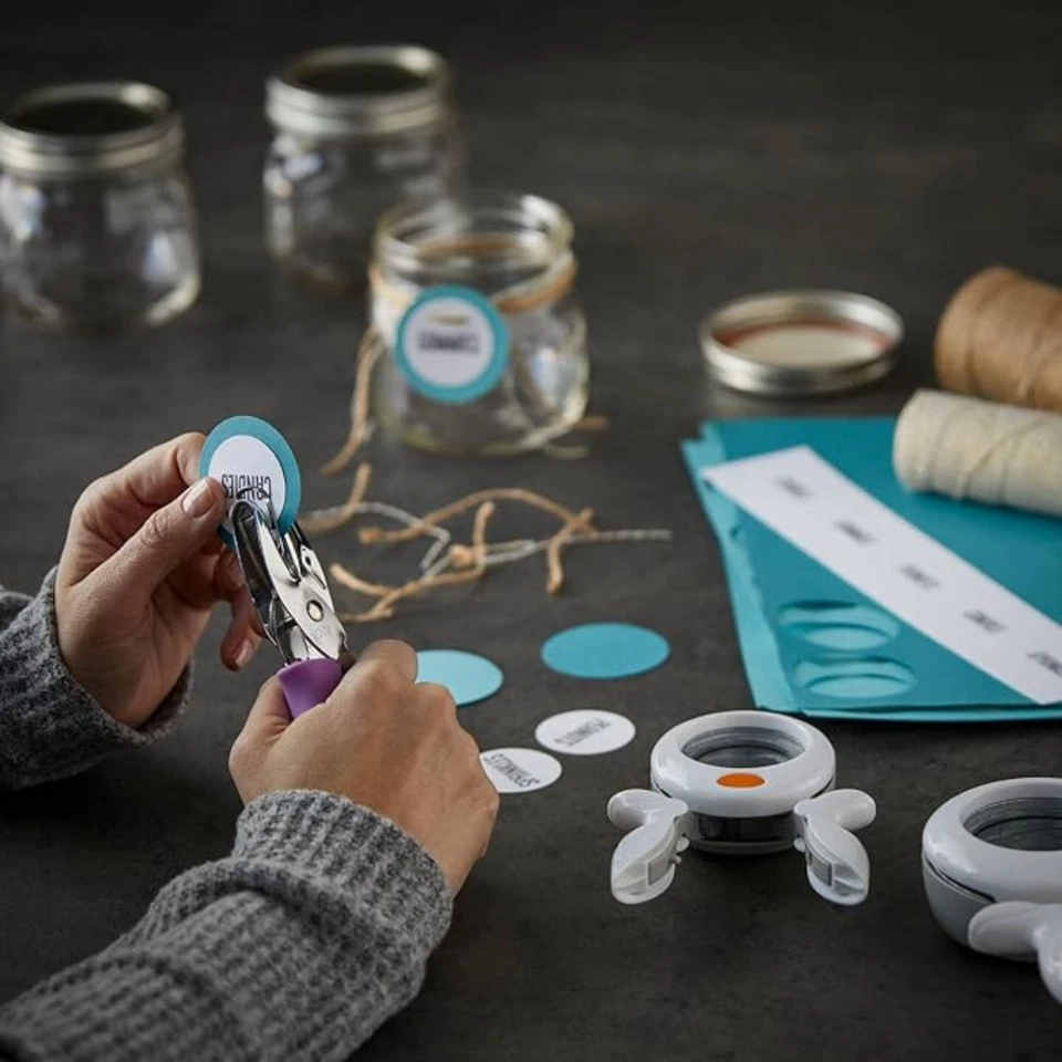 Punzón de mano Fiskars Circle: 1/8 pulg. (Púrpura) Foto 4 de 4