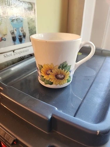 8 Sunflower Coffee Mugs Vintage Corelle Sunsations Corning USA MCM Gingham