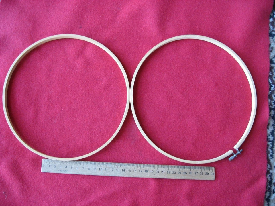 Vintage  Embroidery Hoop Hard Wood adjustable with screw.diameter 22 cm(8,7inche - Image 4 of 4