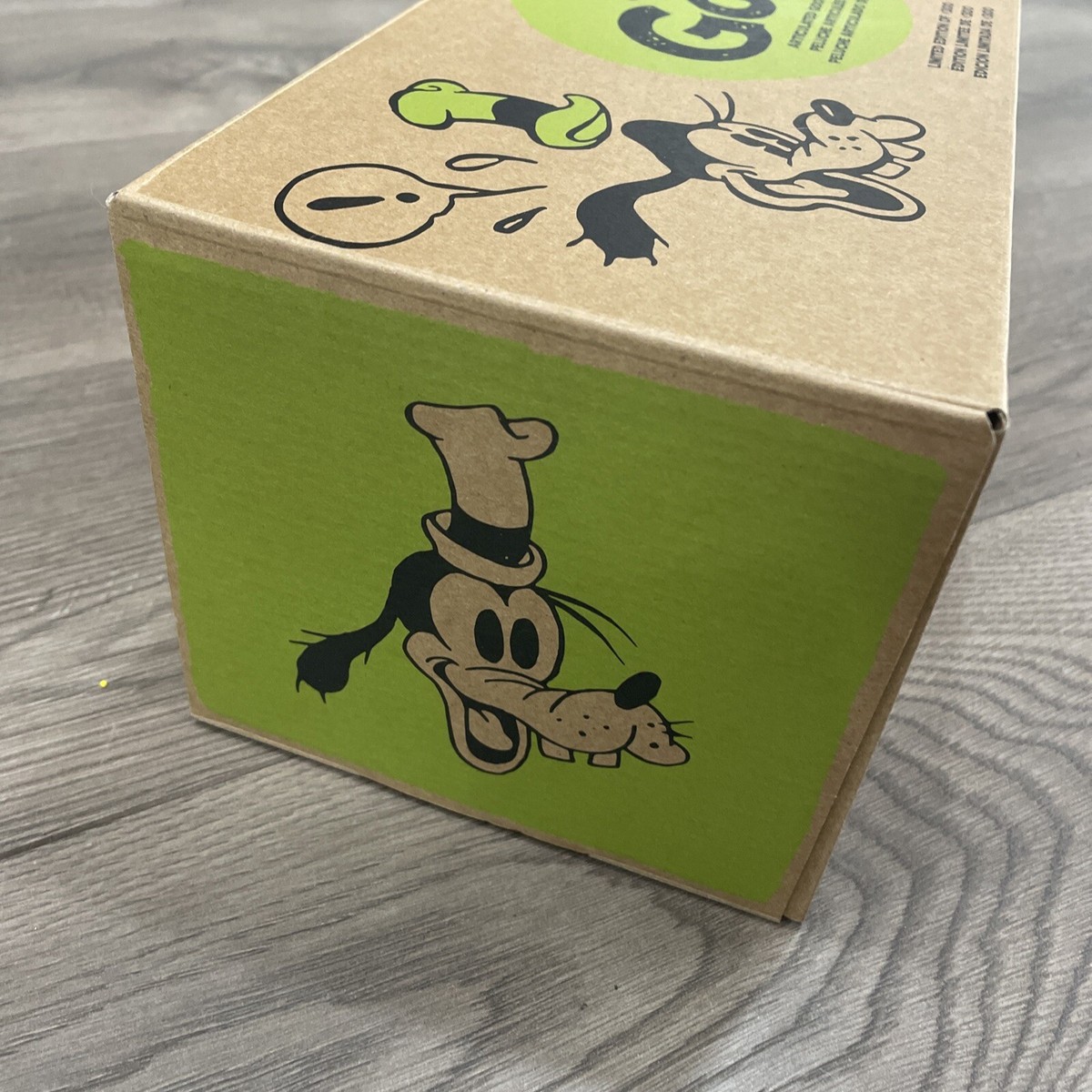 Disney D23 2022 “the goof” goofy black & white LE 300