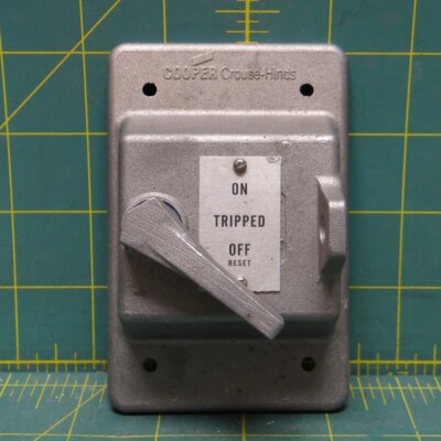 Crouse-Hinds Series DS185 1-Gang On-Off Legend Die-Cast Aluminum Box Snap Switch