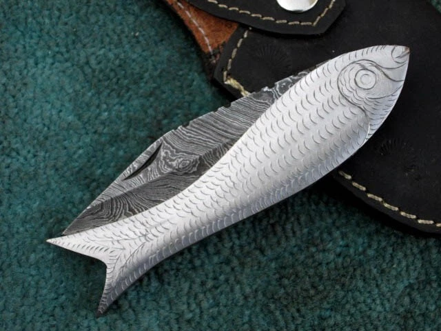 Marvelous Hand Made Folding Knife , Custom Made Damascus Steel Pocket Knife - Image 3 of 4