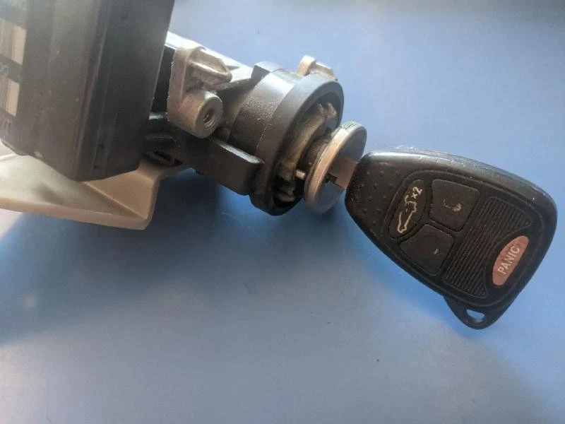 Conjunto de interruptor de encendido Dodge Nitro 2007-2011 con carcasa de cilindro y llave OEM Foto 2 de 4