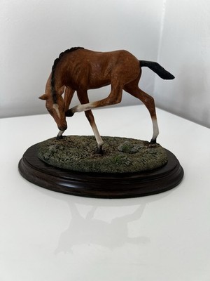 Country Artists Pferd Skulptur Ornament Handarbeit - Wattering Moment Horse