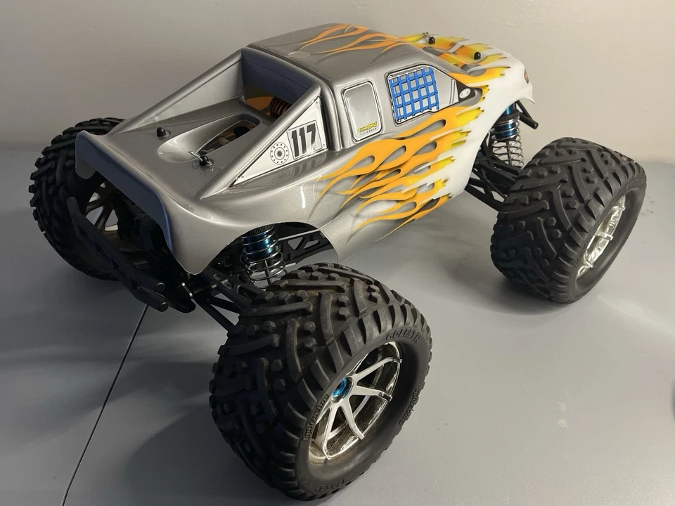 Losi LST2 Supertruck Nitro Monster Truck - Image 3 of 4