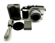 Excellent Olympus PEN E-PL2 Silver w/ M.Zuiko 17mm F2.8 Tested Japan