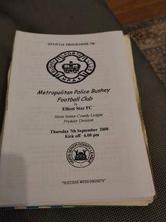 Metropolitan Police Bushey V Elliott Star 00 01 Football Programme