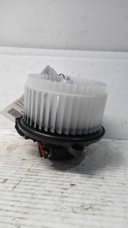 Motor soplador de climatización usado se adapta a: Chevrolet Malibu VIN 2015 1 cuarto dígito grado limitado Foto 2 de 4