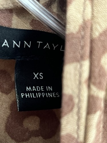 Ann Taylor XS Sleeveless Animal Print Pussy Bow Secretary Top - Picture 3 of 8