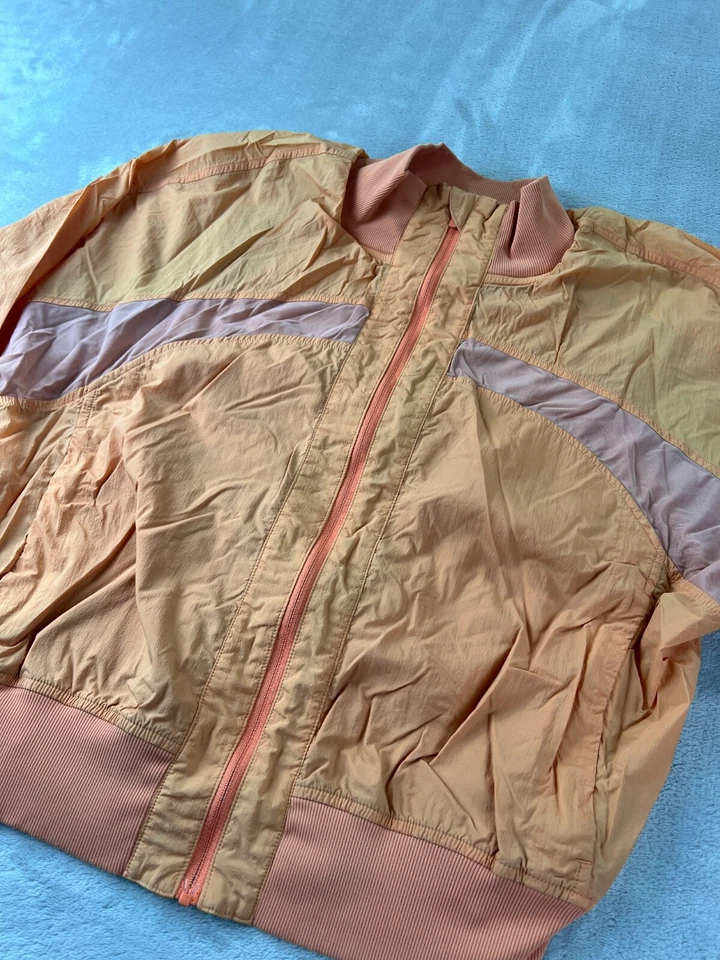 Tênis de corrida Lululemon Serve It jaqueta zíper completo damasco dourado laranja tamanho 8 - Imagem 2 de 4