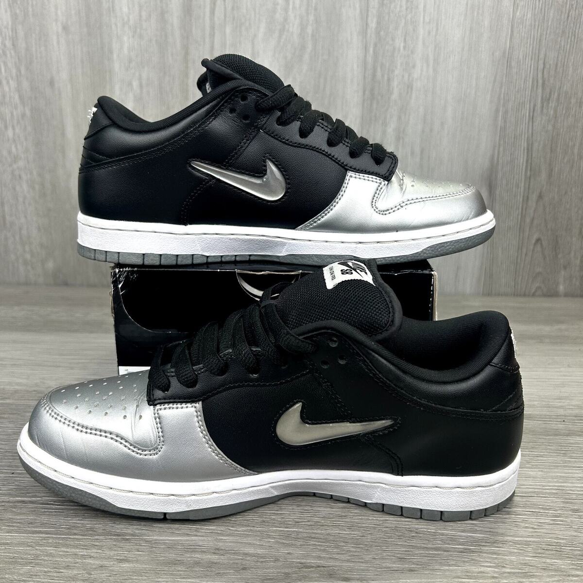 Nike SB Dunk Low Supreme Metallic Silver Black Jewel Swoosh Nike SB Dunk Low Supreme Metallic Silver Black Jewel Swoosh