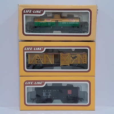 #ad Life Like HO Scale Train Car Lot DuPont Tank Car MKT Cattle Car Reading Hopper $22.99