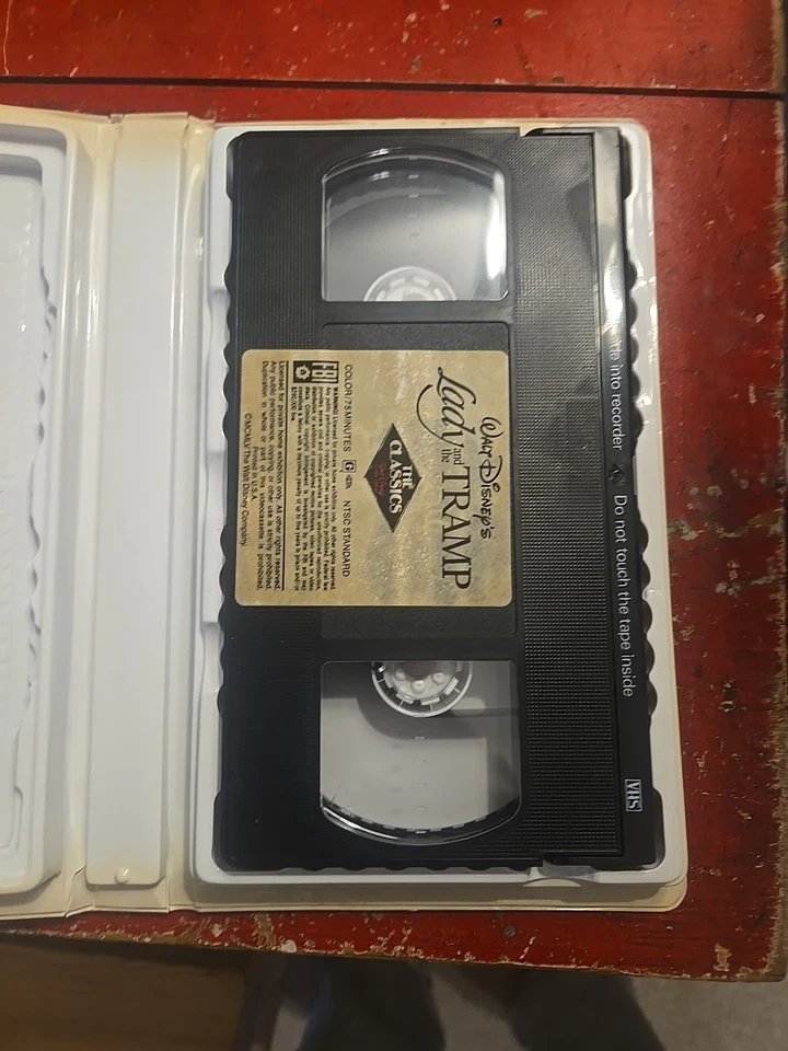 Lady and the Tramp VHS Disney Clamshell Masterpiece Acceptable-G Condition - Image 3 of 3
