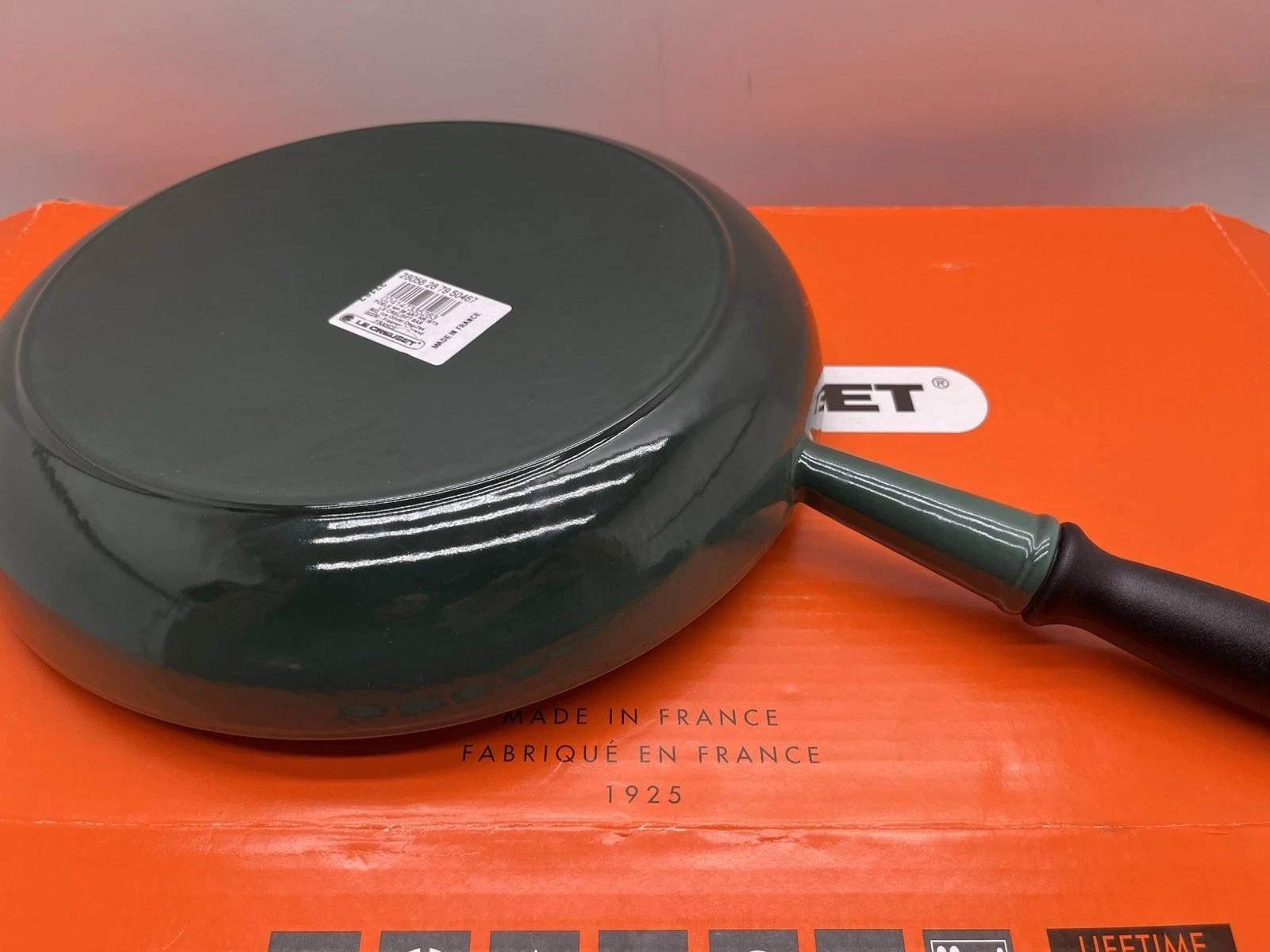 Le Creuset Artichaut Enameled Cast Iron Skillet 11” x 3” Long Handled Frying Pan