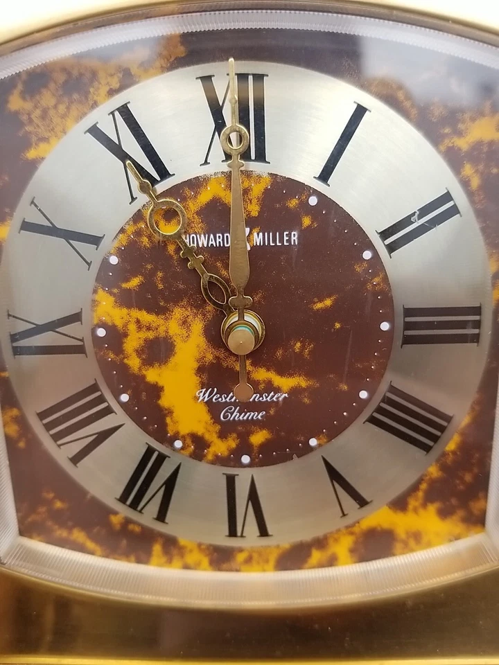 Reloj Timbre Howard Miller Mediados de Siglo Años 60 Latón Vidrio Vintage Abrigo Escritorio Oeste Foto 3 de 4